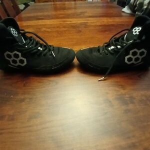 Black Wrestling Shoes with Hexagon Design